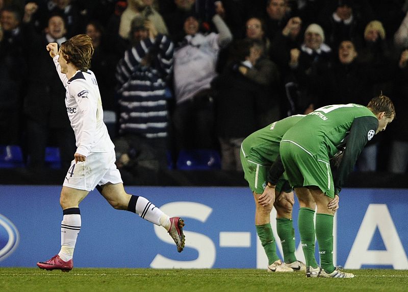 El croata del Tottenham Hotspur, Modric, celebra el golazo al Werder Brem