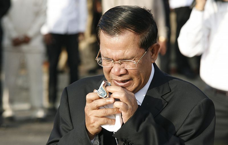 El primer ministro camboyano, Hun Sen, ha estado muy emocionado durante toda la ceremonia