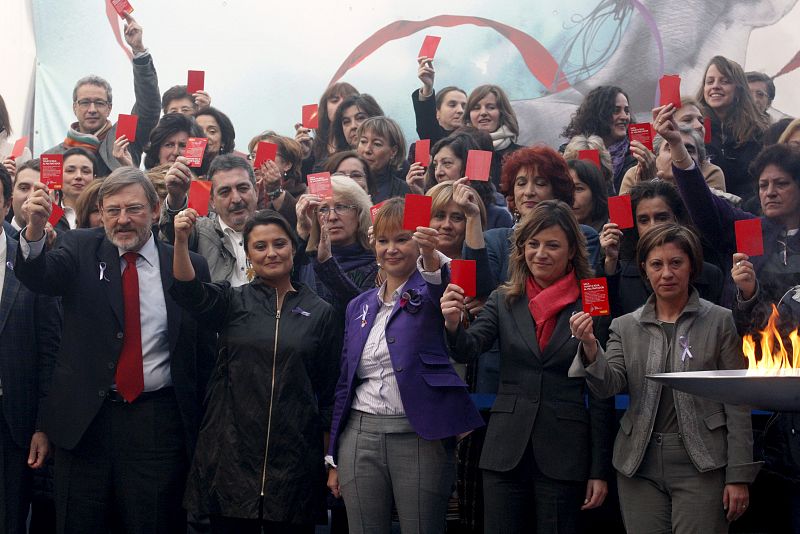 Acto de homenaje a las 64 mujeres que han sido asesinadas por sus parejas o ex parejas en lo que va de año.