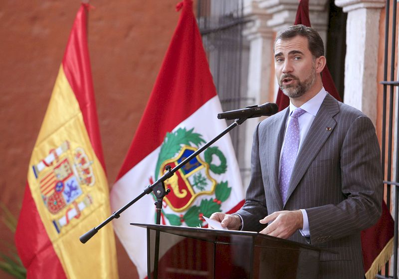 El príncipe Felipe durante el discurso que ha pronunciado en la Casa de Moral, en Arequipa, donde han concluido su visita oficial a Perú, que han calificado de "fructífera" y "provechosa".