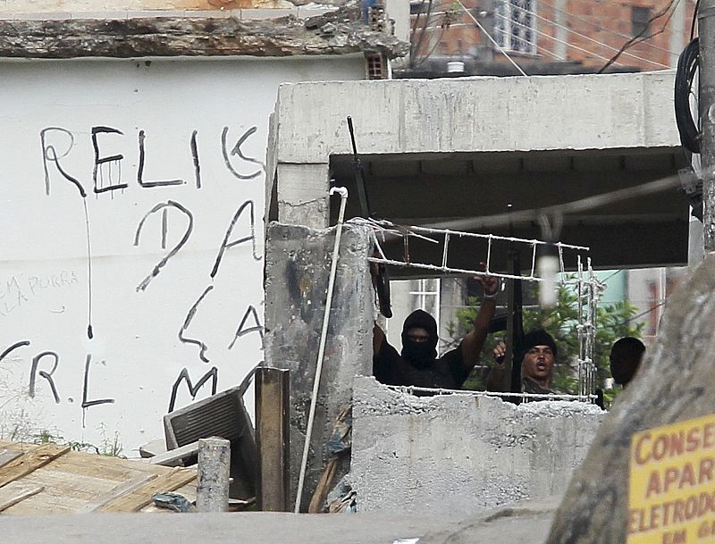 Los criminales expulsados por la policía de Vila Cruzeira han llegado a otra favela del norte de Río.