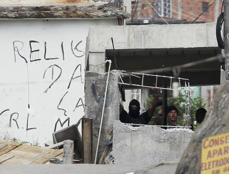 Los criminales expulsados por la policía de Vila Cruzeira han llegado a otra favela del norte de Río. 