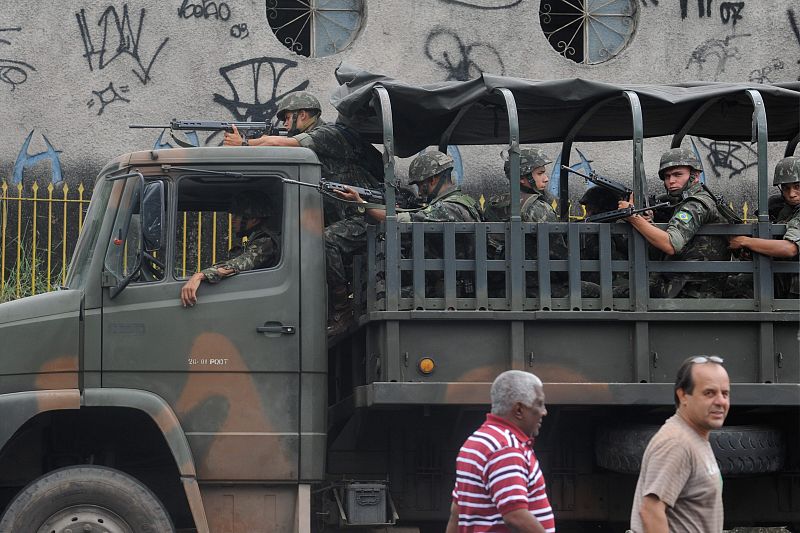 La policía ha tomado la favela de Vila Cruzeiro en Río tras seis días de enfrentamientos con los narcos.