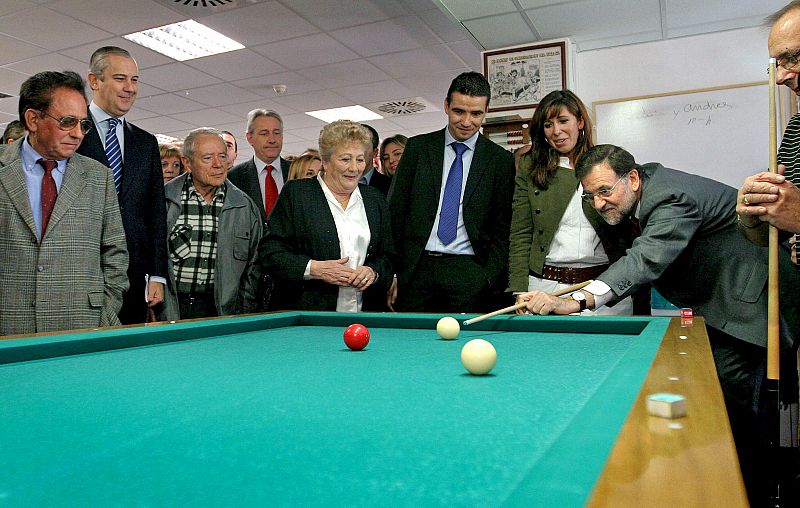 RAJOY Y SANCHEZ CAMACHO VISITAN CENTRO DE JUBILADOS