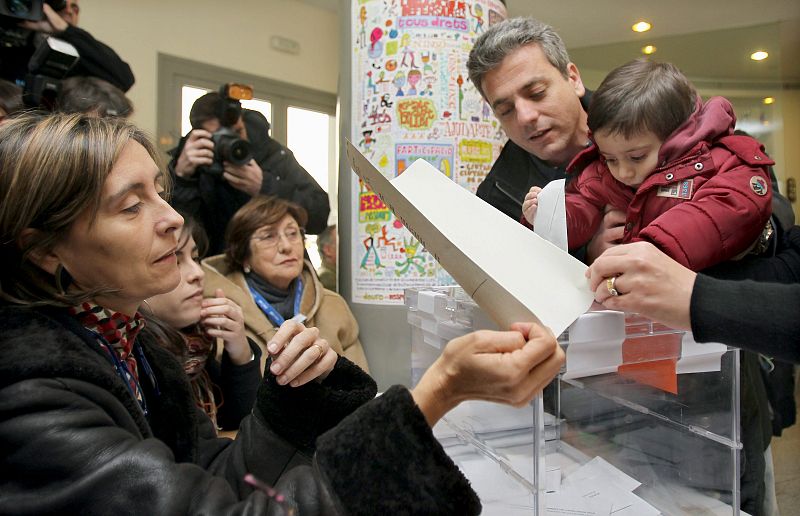 NORMALIDAD CASI TOTAL EN LA APERTURA DE LOS COLEGIOS ELECTORALES CATALANES