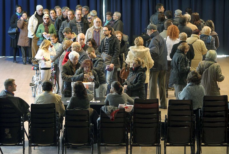 NORMALIDAD CASI TOTAL EN LA APERTURA DE LOS COLEGIOS ELECTORALES CATALANES