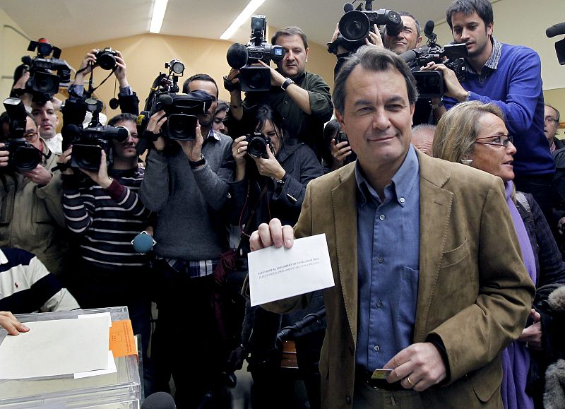 MAS LLAMA A PARTICIPAR PARA "DEFENDER" CATALUÑA PESE A LA DESAFECCIÓN