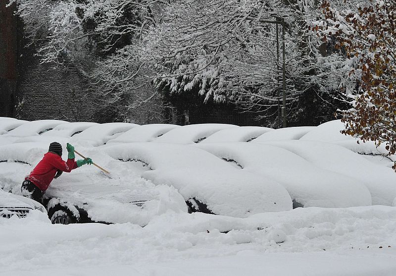 La nieve ha dejado a numerosos coches así en el sur de Inglaterra