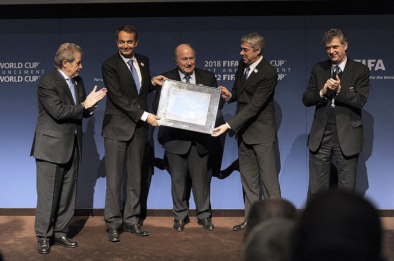 Delegación española y portuguesa en la presentación de la candidatura.