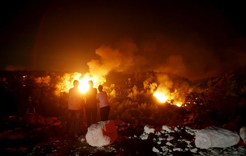 Decenas de personas han muertos y otras tantas están heridas por el que ya es considerado el peor incendio de la historia de Israel.