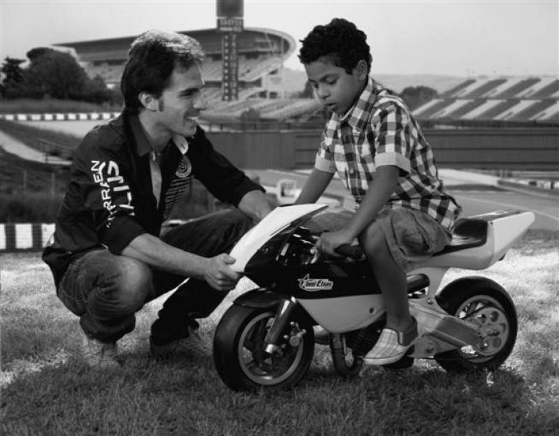 Toni Elías junto a Marc.