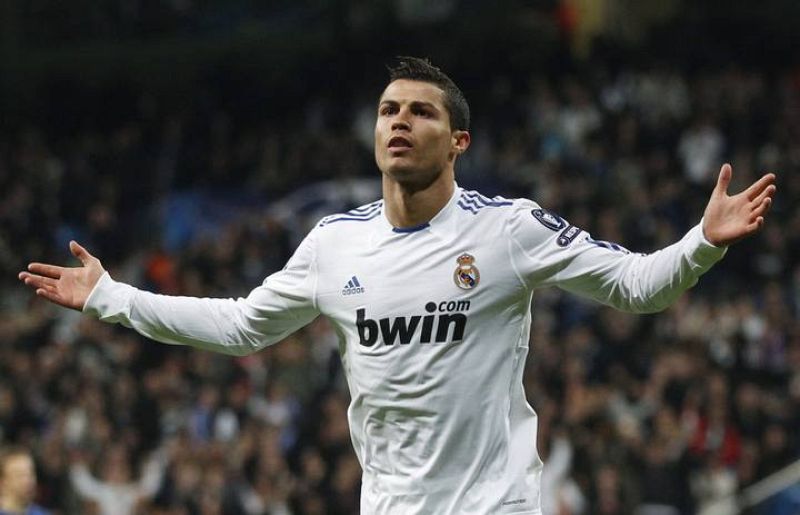 Cristiano Ronaldo celebra su tanto frente al Auxerre.