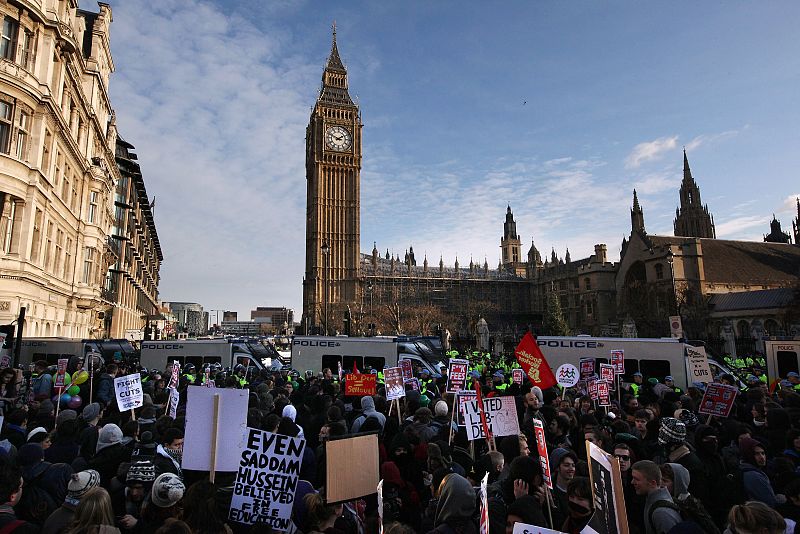 La manfiestación ha comenzado en el Palacio de Buckingham y ha terminado en el Parlamento.