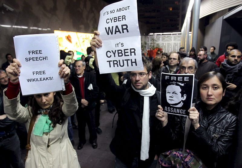 INTERNAUTAS CONVOCAN ACTOS DE APOYO A ASSANGE EN BARCELONA