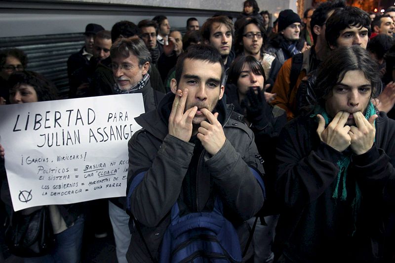 INTERNAUTAS CONVOCAN ACTOS DE APOYO A ASSANGE EN BARCELONA