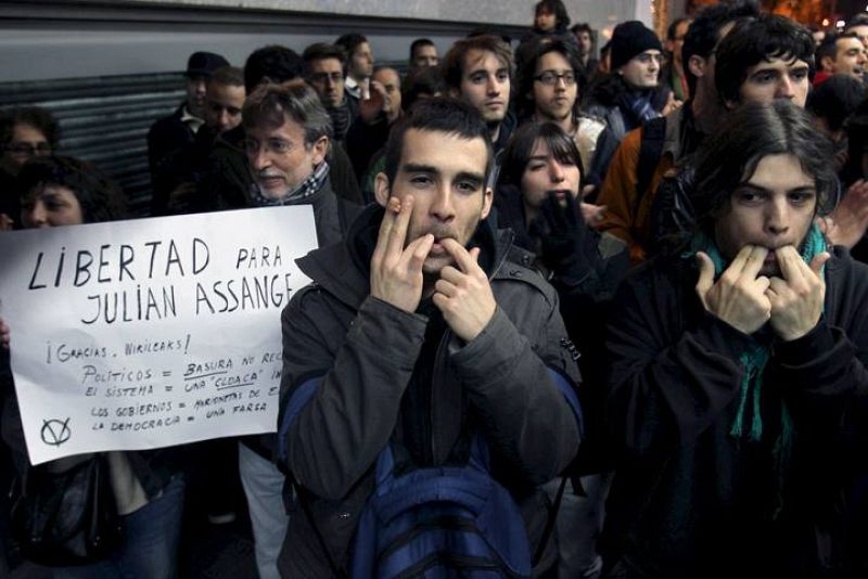 INTERNAUTAS CONVOCAN ACTOS DE APOYO A ASSANGE EN BARCELONA