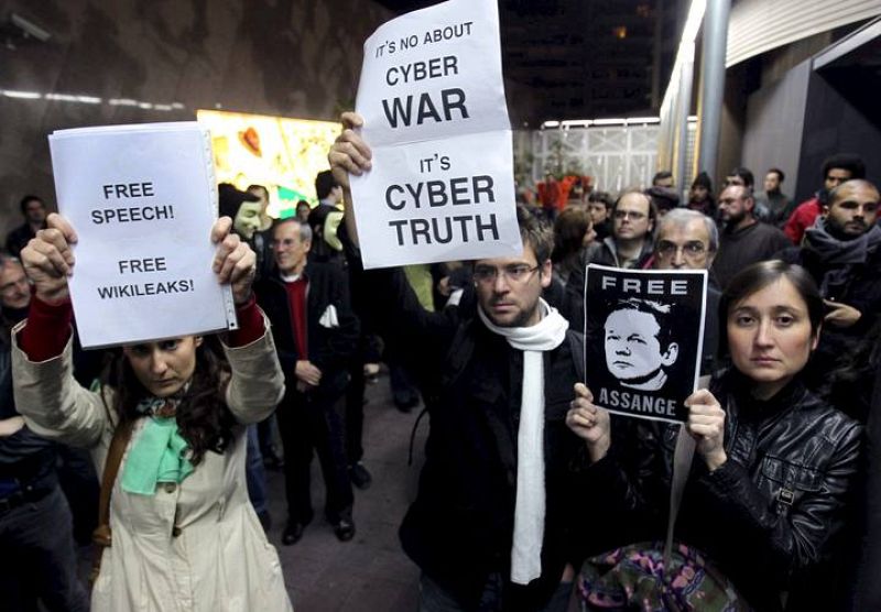 INTERNAUTAS CONVOCAN ACTOS DE APOYO A ASSANGE EN BARCELONA