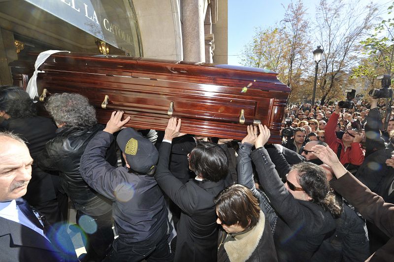 ABRE LA CAPILLA ARDIENTE EN EL TEATRO ISABEL LA CATÓLICA DE GRANADA