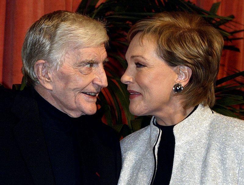 BLAKE EDWARDS AND JULIE ANDREWS POSE AT NOMINEES LUNCHEON.