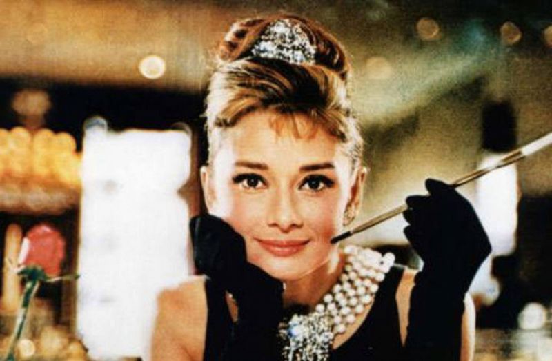 La romántica "Desayuno con diamantes" es, quizás, su película más famosa. En 1961 la cinta ganó dos premios Oscar en las categorías Mejor banda sonora y Mejor canción.