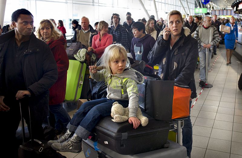 UNAS 3.000 PERSONAS PERNOCTAN EN SCHIPOL DEBIDO AL TEMPORAL DE FRÍO QUE RECORRE EUROPA