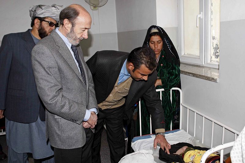 PÉREZ RUBALCABA EN AFGANISTÁN PARA VISITAR A LAS TROPAS ESPAÑOLAS