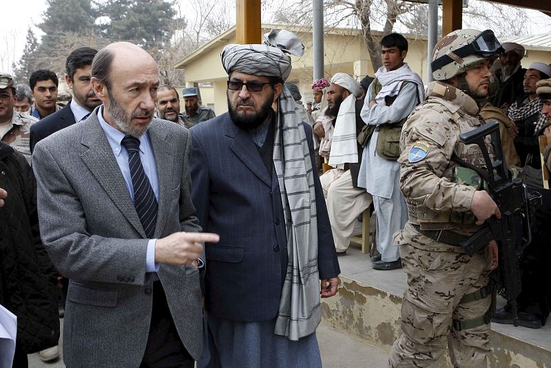 PÉREZ RUBALCABA EN AFGANISTÁN PARA VISITAR A LAS TROPAS ESPAÑOLAS