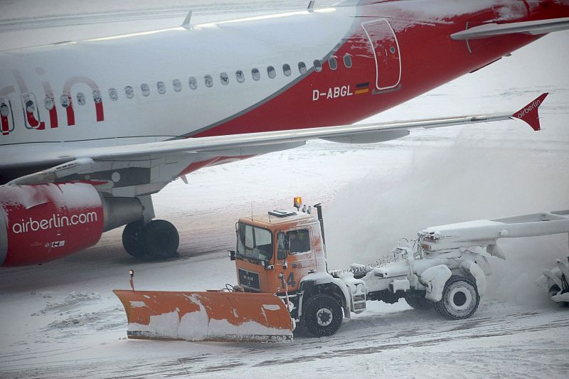 LA NIEVE OCASIONA EL CIERRE TEMPORAL DEL AEROPUERTO DE HANOVER