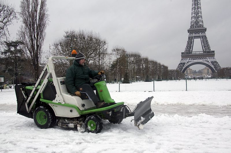 NIEVE EN PARÍS