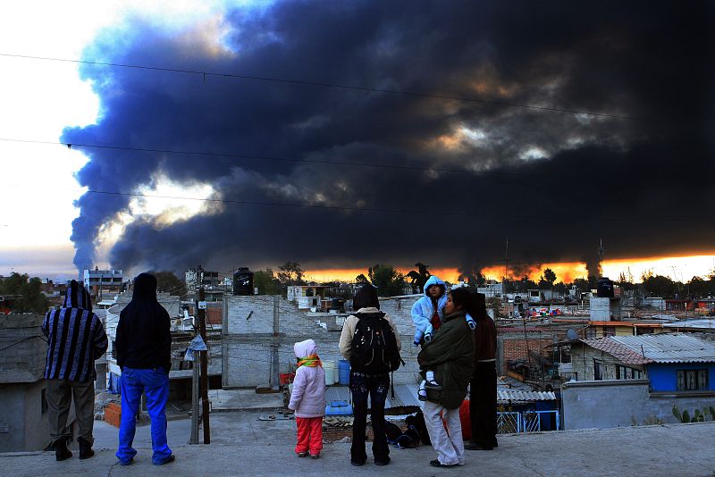 AL MENOS DOCE MUERTOS EN LA EXPLOSIÓN DE UN OLEODUCTO EN EL CENTRO DE MÉXICO
