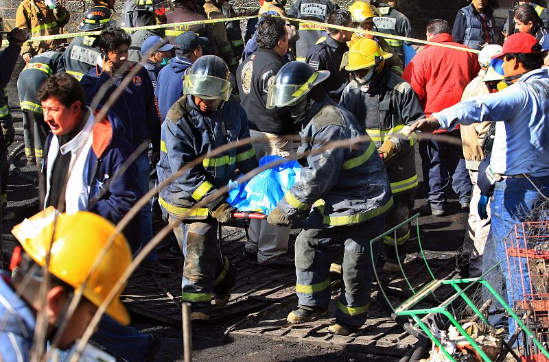 AL MENOS DOCE MUERTOS EN LA EXPLOSIÓN DE UN OLEODUCTO EN EL CENTRO DE MÉXICO