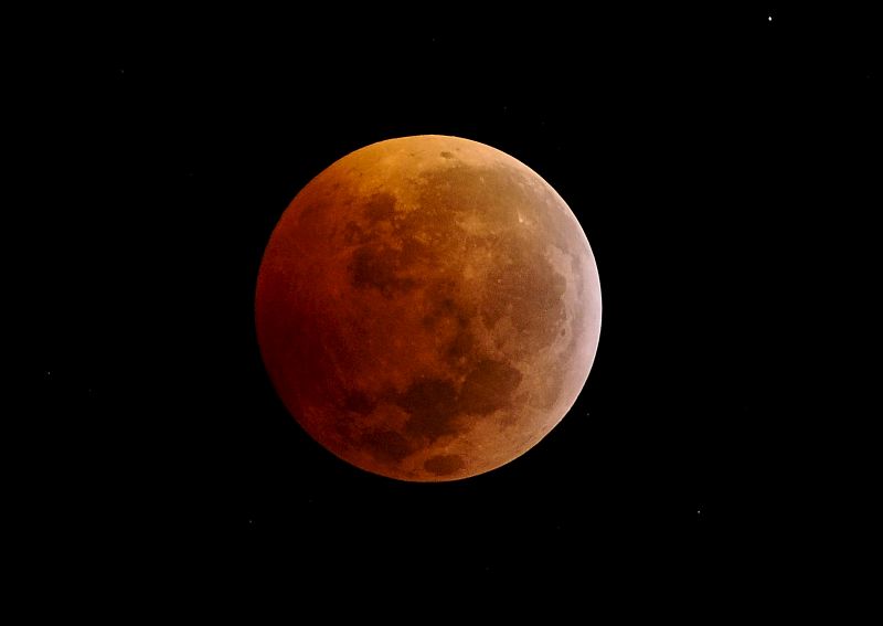 EL ECLIPSE DE LUNA TOTAL COINCIDE CON EL SOLSTICIO DE INVIERNO