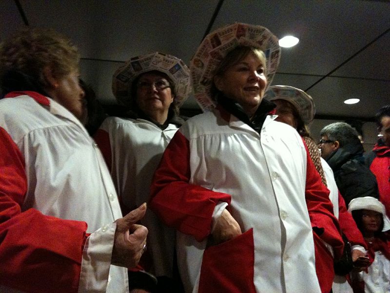 Las Puertas del Palacio de Congresos han abierto poco después de las 7.30 horas y son muchos los que ya han empezado a entrar.