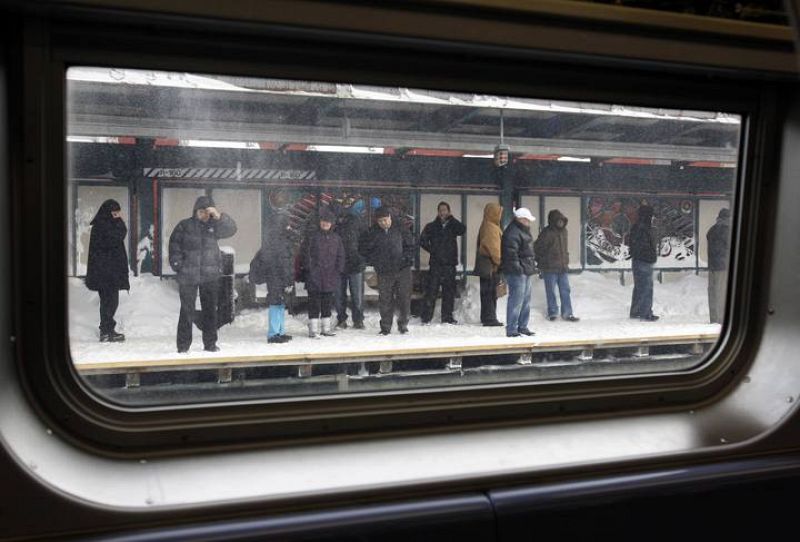 Pasajeros esperando al metro en Brooklyn, uno de los distritos más afectados de Nueva York