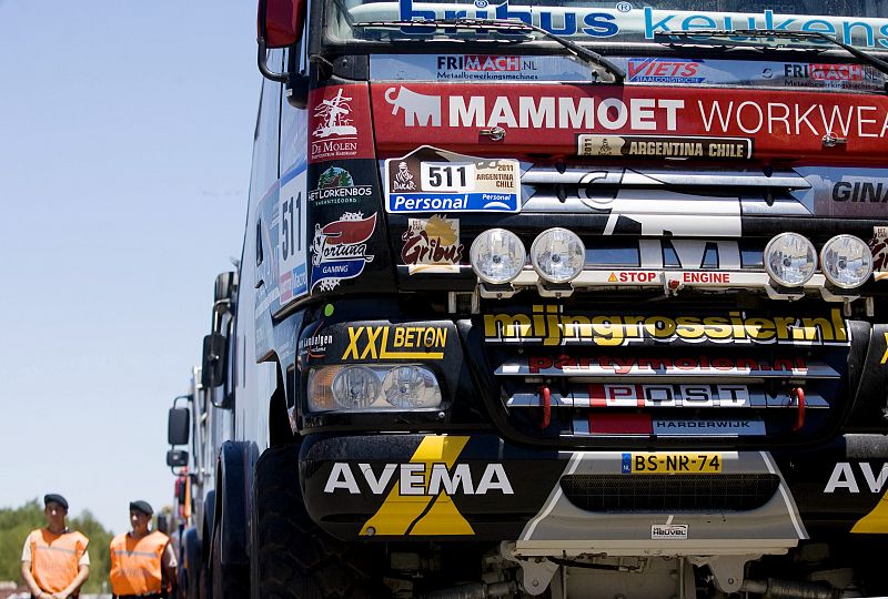 Los camiones que participarán en el Dakar ya han llegado a Argentina.