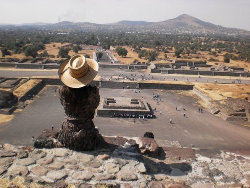 Visité la Piramide del Sol en Teotihuacan Mexico.