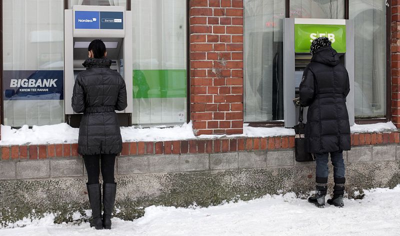 La gente de Estonia ya sólo podrán sacar de los cajeros billetes de euro