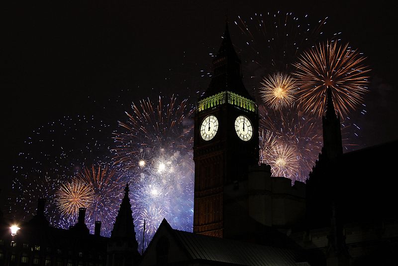Impresionante fotografía de los fuegos artificiales con los que Londres ha recibido el 2011