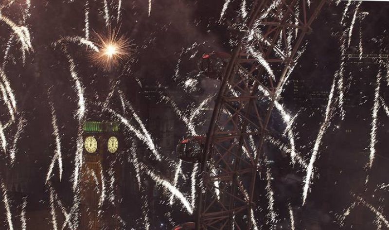 El espectáculo pirotécnico de Londres ha ocultado por momentos el Big Bang y el London Eye