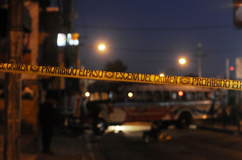 Un cordón de seguridad rodea el lugar donde se ha producido la explosión en la que han muerto cinco personas.