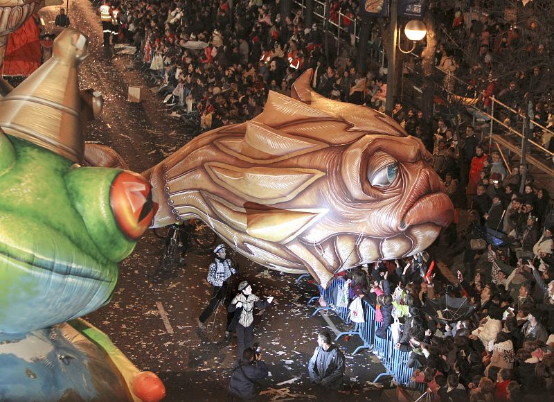 Globos gigantes con formas de animales durante la cabalgata de Reyes de Madrid