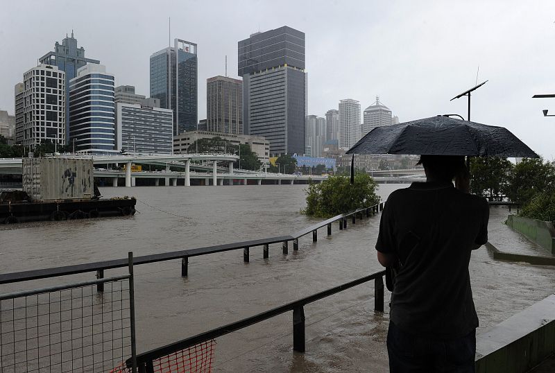 El río Brisbane en Australia se desborda y las riadas llega a barrios bajos de la ciudad