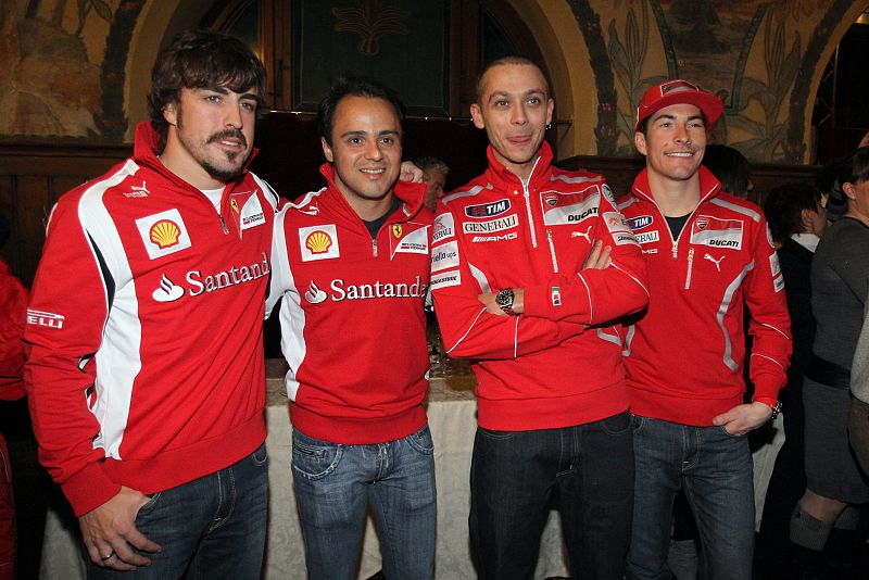 Los automovilistas de la escudería Ferrari de Formula 1, el español Fernando Alonso, el brasileño Felipe Massa, y los motociclistas de Ducati MotoGP, el italiano Valentino Rossi, y el estadounidense Nicky Haiden.