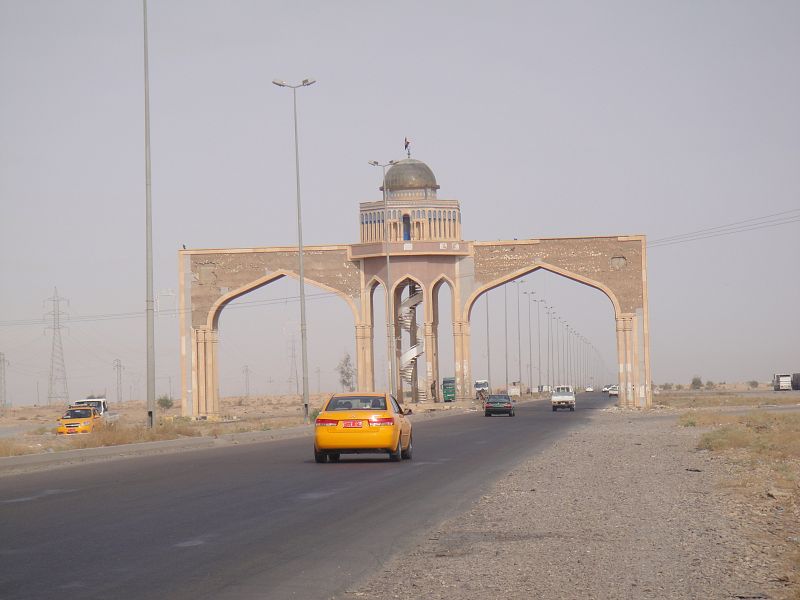 Entrada a Tikrit, ciudad natal de Sadam Husein