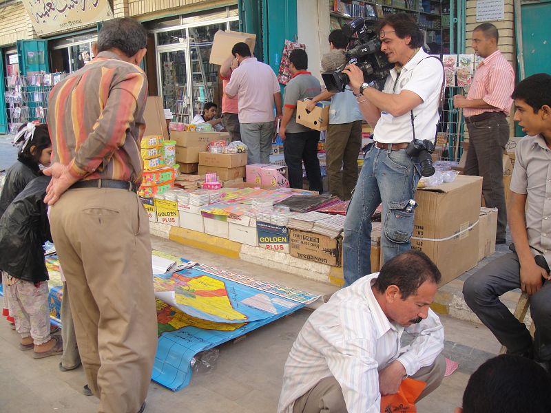 Rodaje en la calle de los libreros de Bagdad