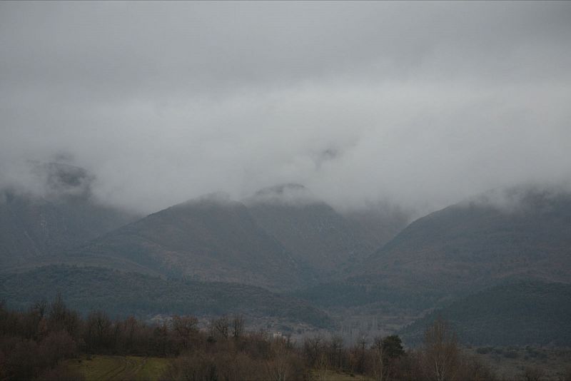 En la sierra de "La Tesla" en Burgos, la niebla era tan espesa que no dejaba ver el final de la montaña.