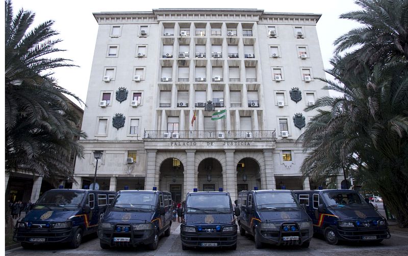 Edificio de la Audiencia de Sevilla donde en el Juzgado de Menores número 3 comienza la vista oral contra el menor.