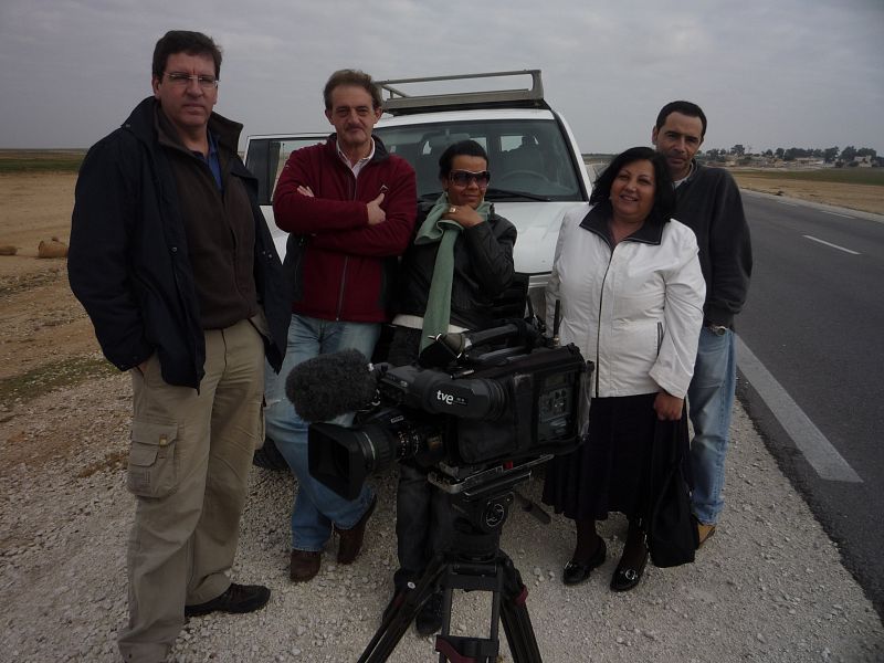 El equipo de En Portada camino del sur, hacia Sidi Bouzid