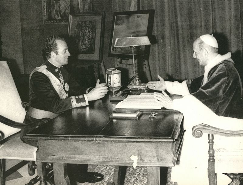 En 1977, visitando en su despacho de Roma al papa Pablo VI.