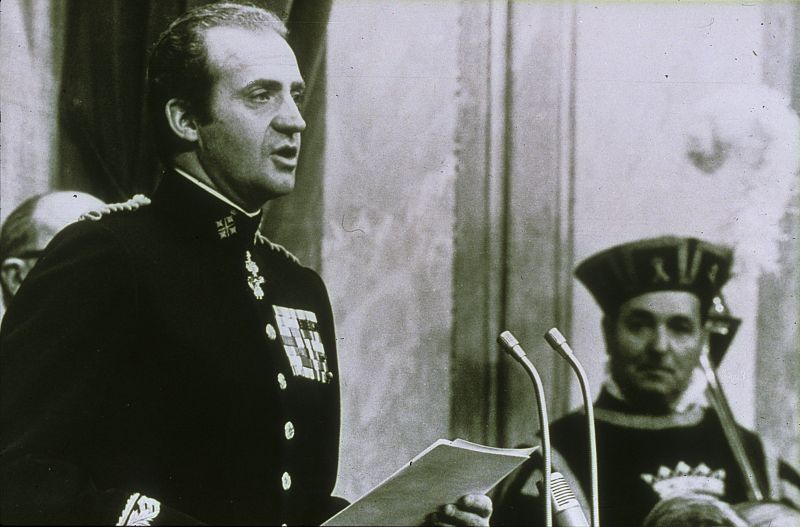 Don Juan Carlos, durante la sanción real de la Constitución el 27 de diciembre de 1978.